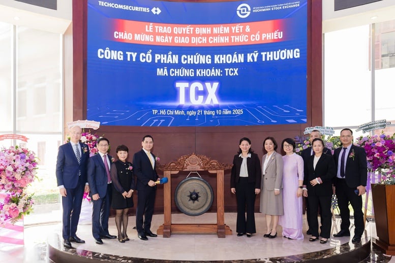 Mais de 2,31 bilhões de ações da TCX negociadas oficialmente, a TCBS abre um novo capítulo de crescimento - Foto 1. Hơn 2,31 tỷ cổ phiếu TCX chính thức giao dịch, TCBS mở chương mới tăng trưởng- Ảnh 1.