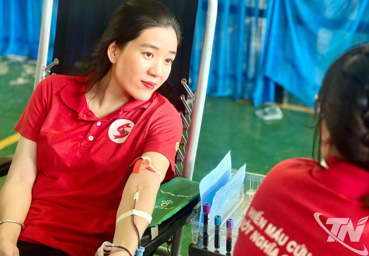 Chị Hoàng Thị Thu Hiền trong một lần tham gia hiến máu tình nguyện.