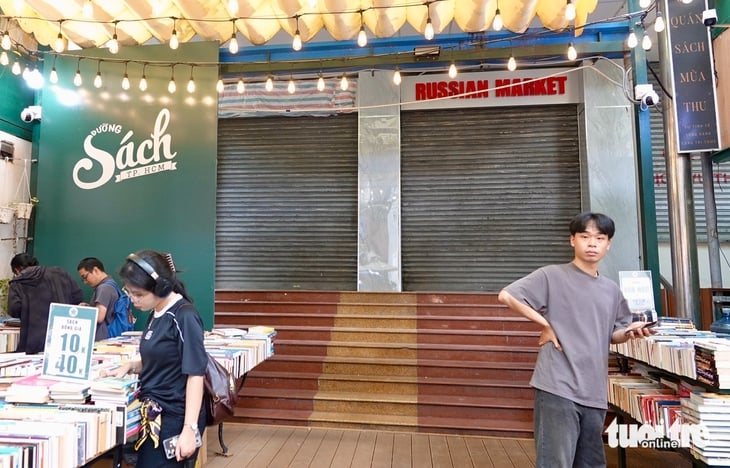 Pasar Rusia belum beroperasi, pasar tersebut hanya akan beroperasi secara resmi apabila telah memiliki lisensi yang diperlukan - Foto 1. Chợ Nga chưa hoạt động, chỉ chính thức kinh doanh khi có đủ giấy phép - Ảnh 1.