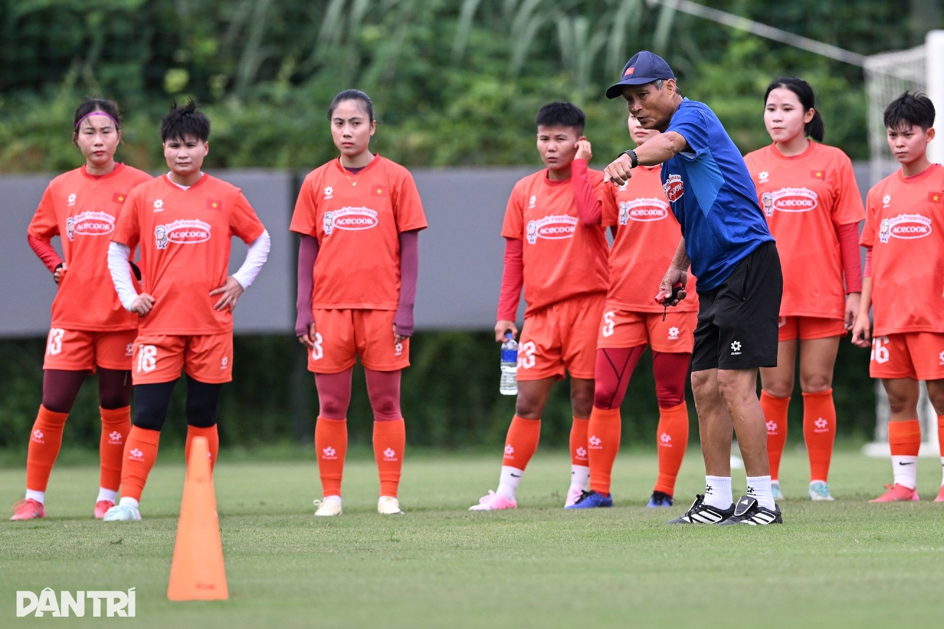 Tuyển nữ Việt Nam rèn quân, quyết tâm bảo vệ ngôi hậu SEA Games 33 - 1