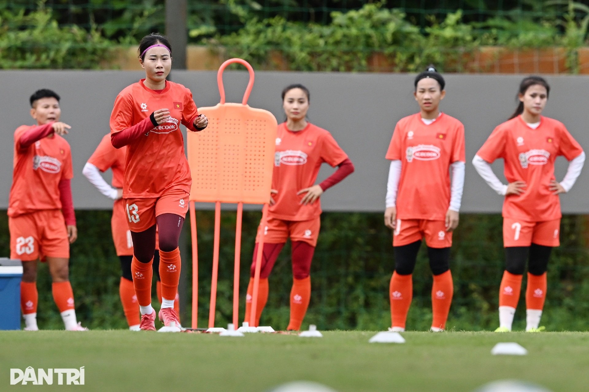 Tuyển nữ Việt Nam rèn quân, quyết tâm bảo vệ ngôi hậu SEA Games 33 - 2