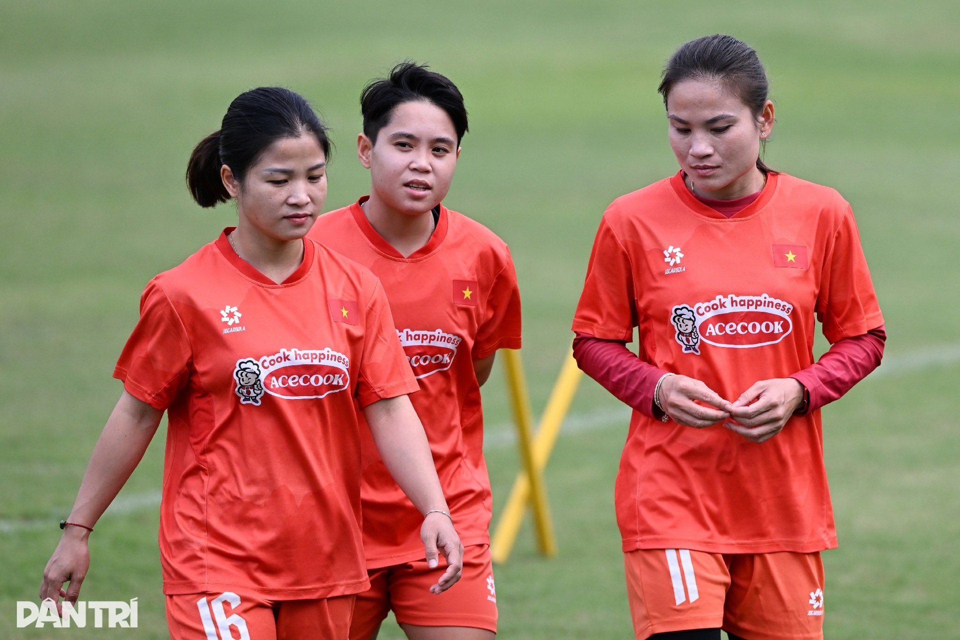 Tuyển nữ Việt Nam rèn quân, quyết tâm bảo vệ ngôi hậu SEA Games 33 - 14