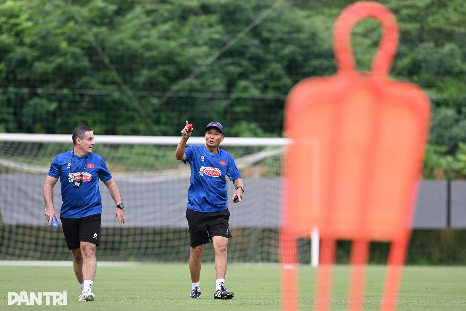 Tuyển nữ Việt Nam rèn quân, quyết tâm bảo vệ ngôi hậu SEA Games 33 - 16