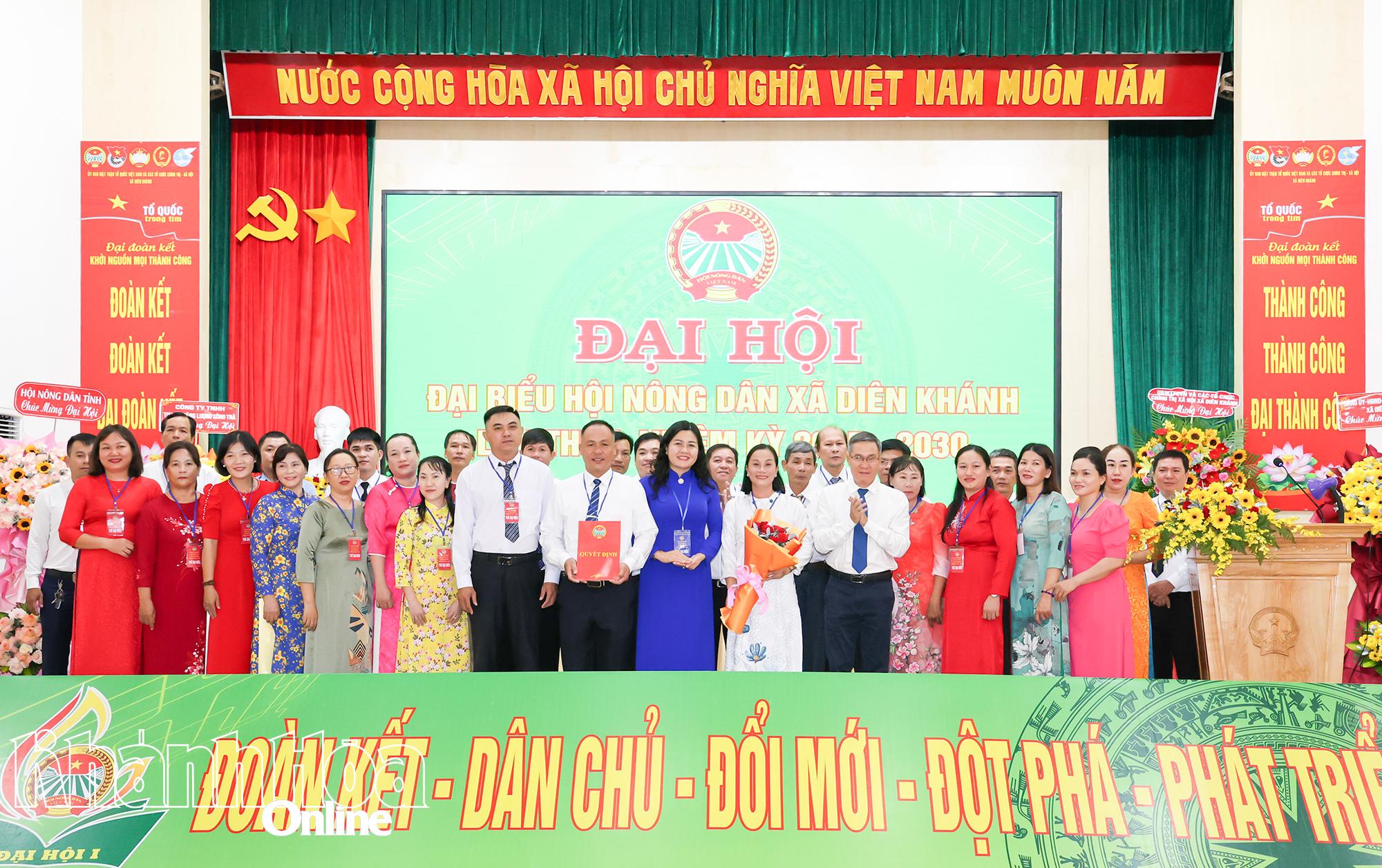 Ban Chấp hành Hội Nông dân xã Diên Khánh nhiệm kỳ 2025 - 2030 ra mắt đại hội.