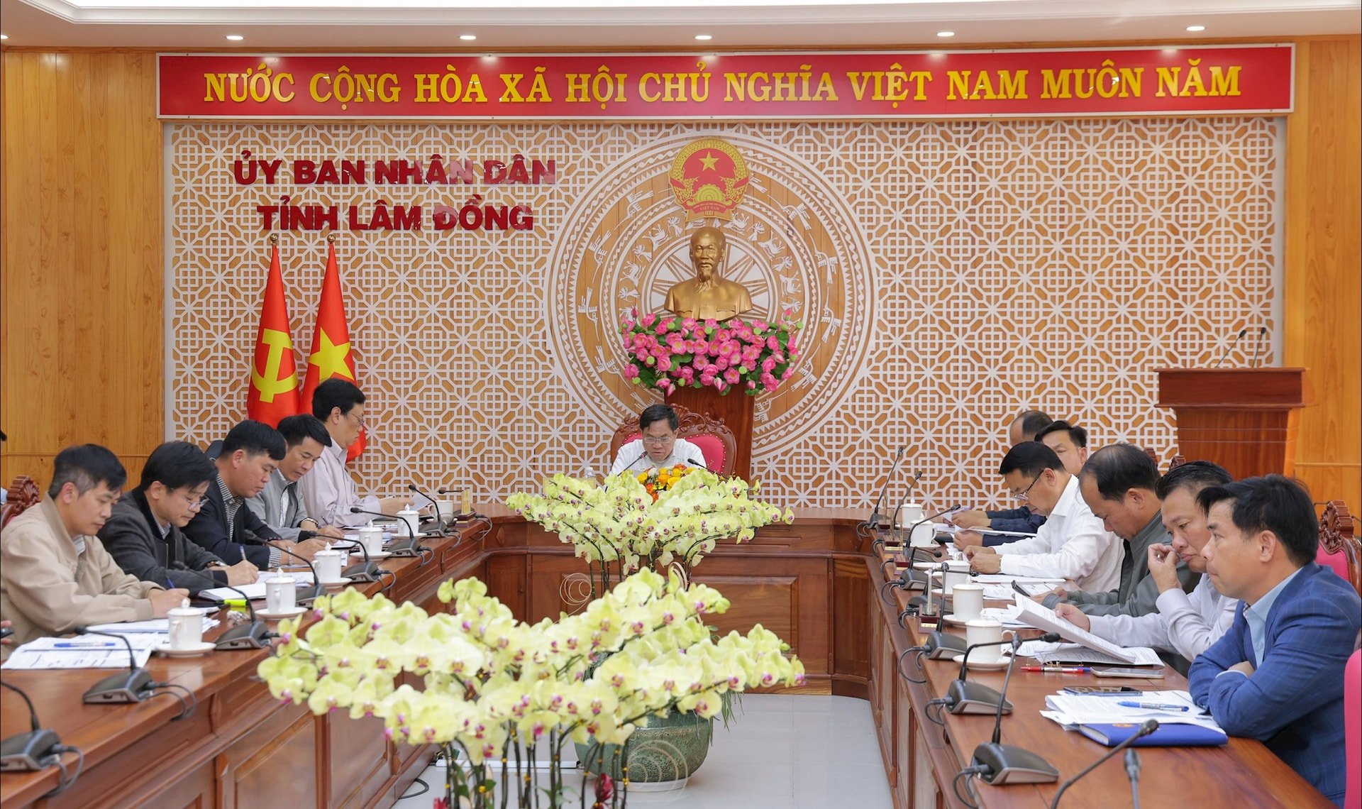 Quang cảnh buổi làm việc