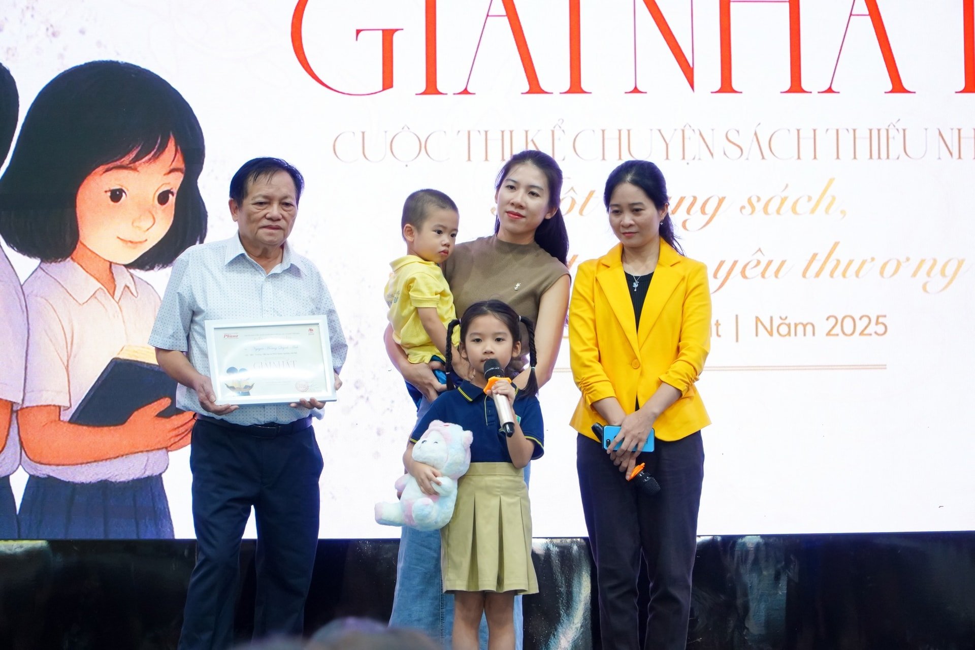 trao-giai-ke-chuyen-sach-2.jpg