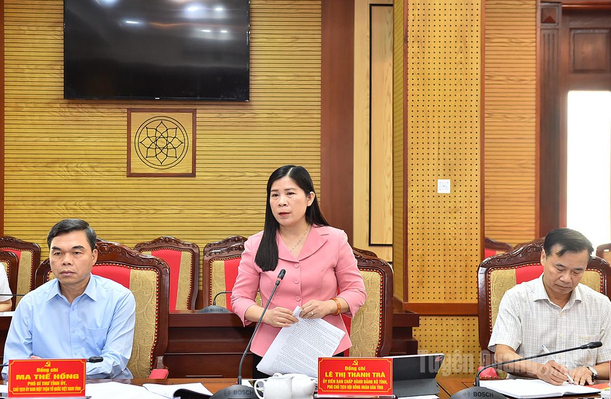 La vicepresidenta del Consejo Popular Provincial, Le Thi Thanh Tra, habló en la reunión.