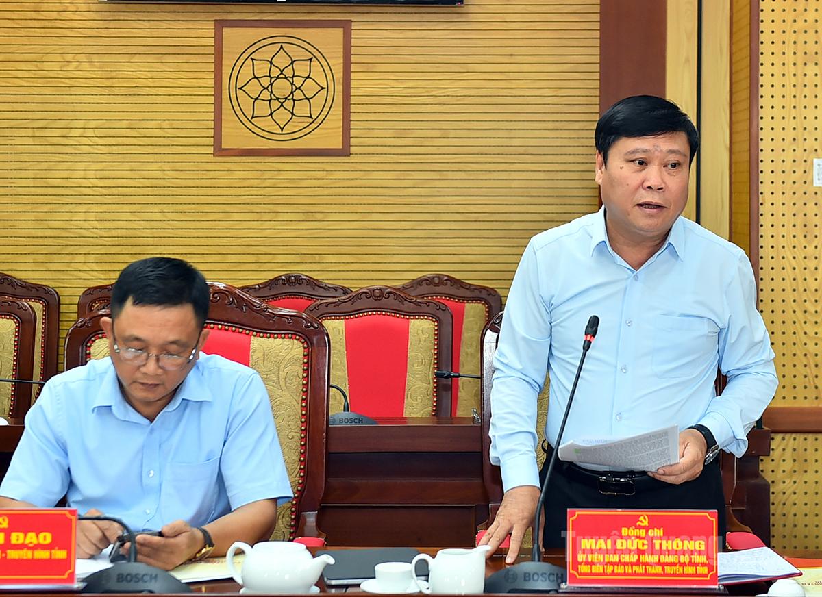 En la reunión habló el camarada Mai Duc Thong, redactor jefe del periódico, radio y televisión Tuyen Quang.