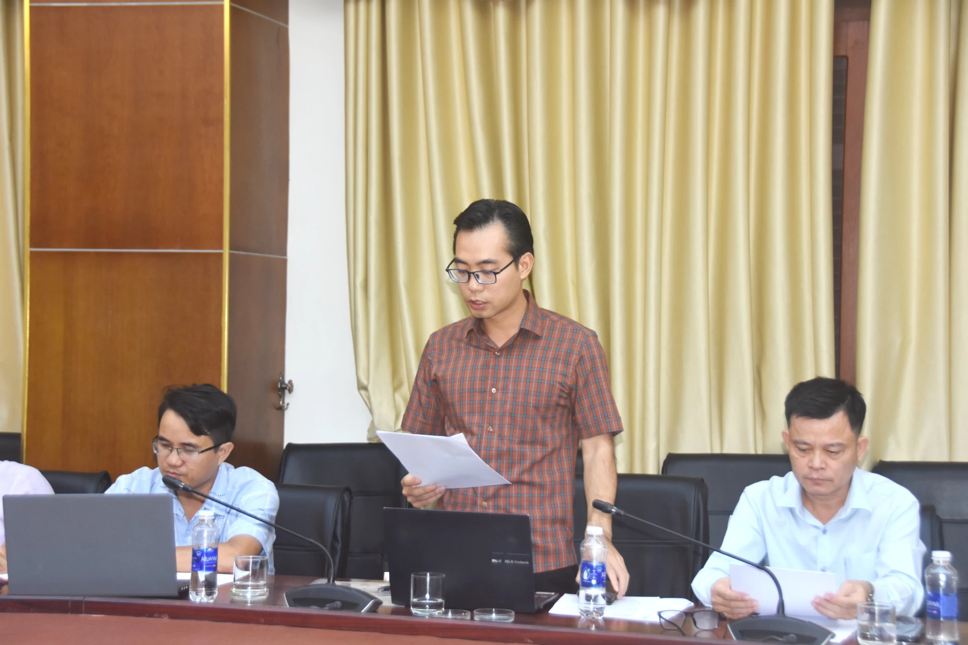 Đại diện lãnh đạo Ban Quản lý Khu Kinh tế tỉnh báo cáo tại buổi làm việc - Ảnh: ĐV