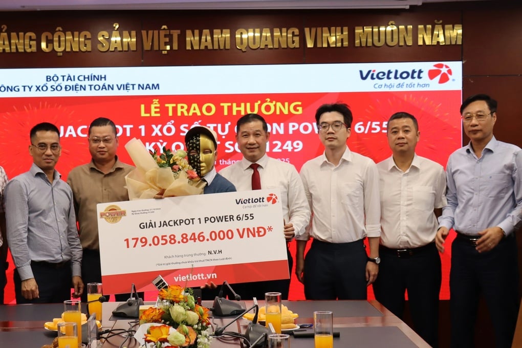 Một giáo viên trúng Vietlott gần 180 tỷ đồng - 1