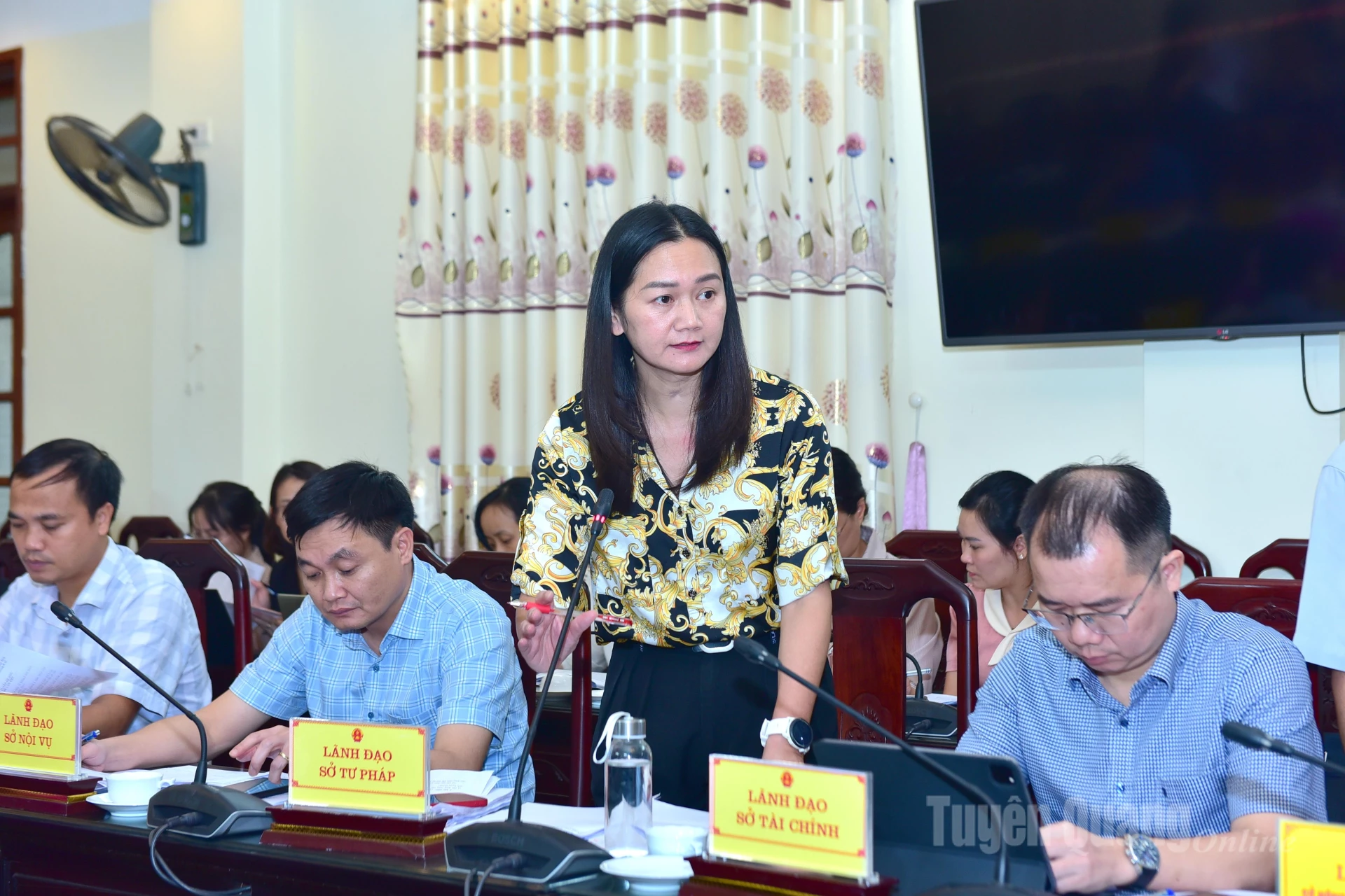 Lãnh đạo Sở Tư pháp phát biểu tại cuộc họp.