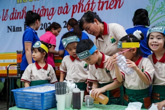 Phụ huynh giám sát bếp ăn bán trú, trường học công khai bữa ăn- Ảnh 11.