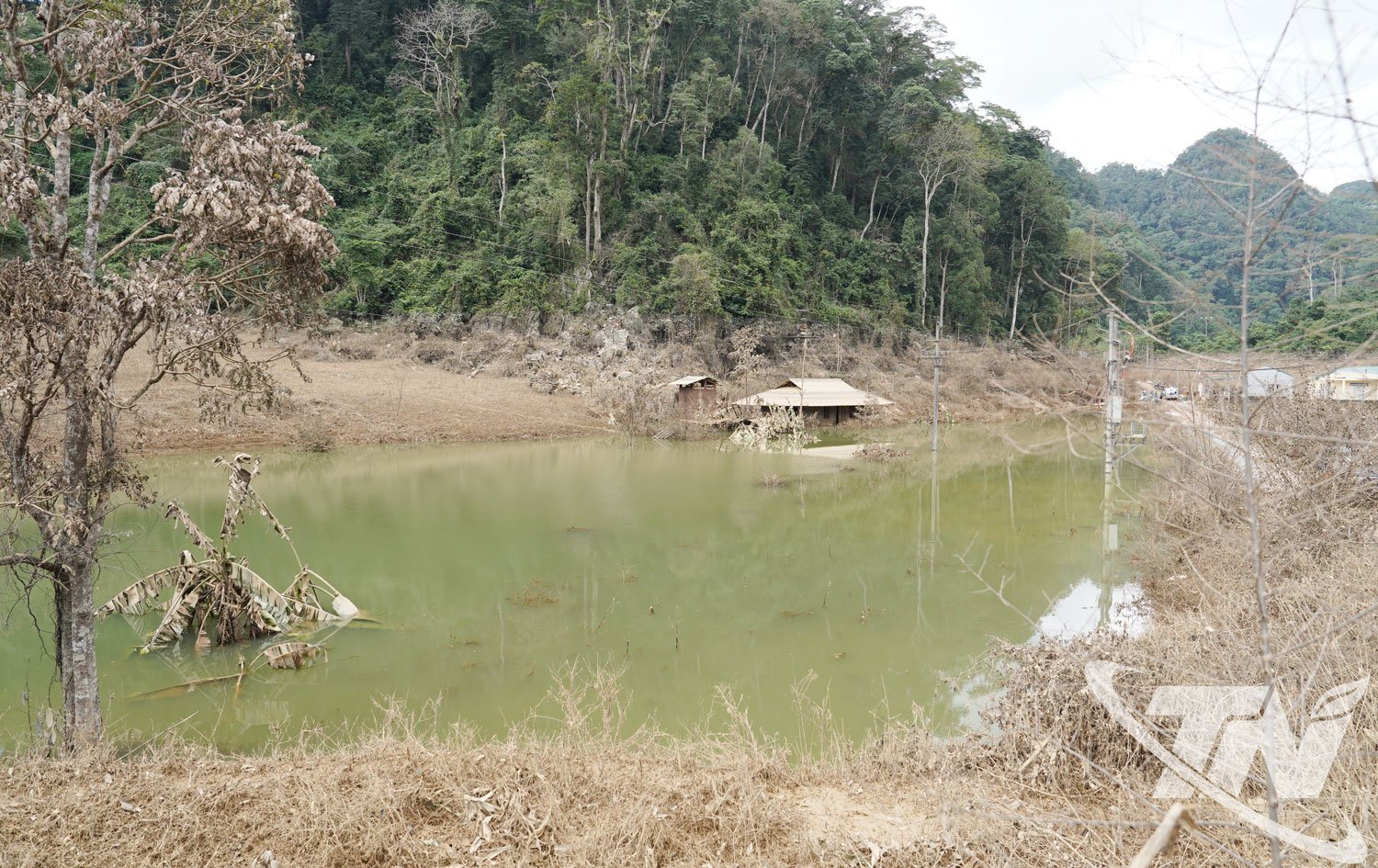 ມາ​ຮອດ​ປະຈຸ​ບັນ, ບາງ​ບ້ານ​ຢູ່​ເມືອງ​ລ້ອງ​ຊານ​ຍັງ​ຖືກ​ນ້ຳ​ຖ້ວມ​ຢ່າງ​ເລິກ​ເຊິ່ງ.