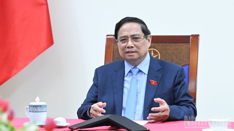 Prime Minister Pham Minh Chinh had a phone call with Thai Prime Minister Anutin Charnvirakul. (Photo: Tran Hai)