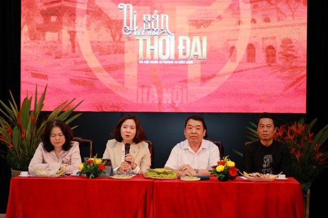 Organisationskommittén för Thang Long-Hanoi-festivalen 2025 talade till pressen vid en presskonferens på eftermiddagen den 21 oktober. (Foto: PV/Vietnam+) 193a2068.jpg
