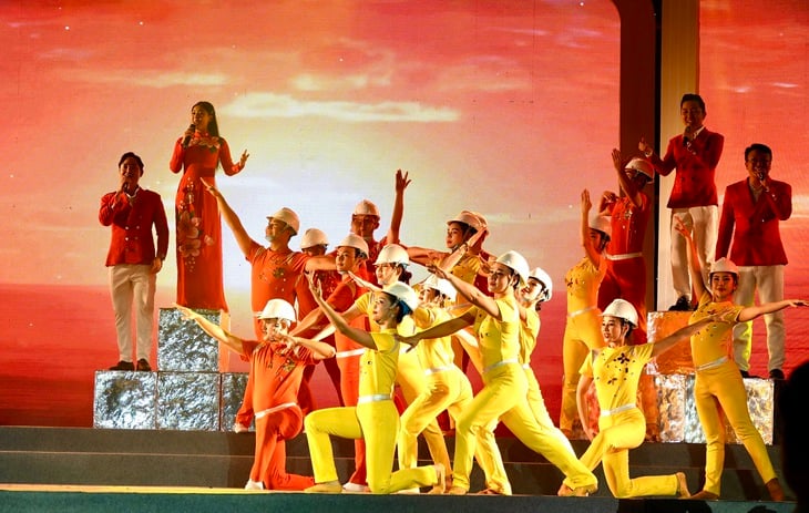 Abschlusszeremonie der Literatur- und Kunsttage von Ho-Chi-Minh-Stadt – Foto 4. Bế mạc Những ngày văn học nghệ thuật TP.HCM - Ảnh 4.