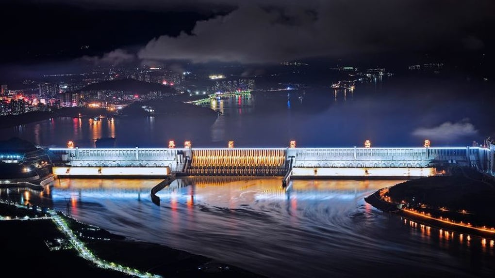 Khách Việt choáng ngợp khi đứng trước con đập làm chậm vòng quay trái đất - 4