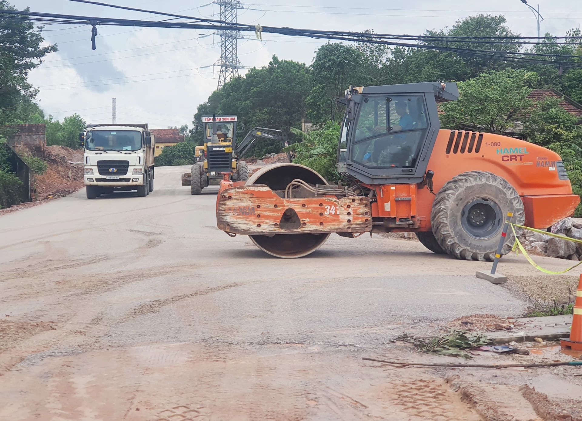 Son Hai Group fokuserer på å bygge veien som forbinder motorvei 1-omkjøringsveien med den østlige grenen av Ho Chi Minh-veien - Foto: D.T.