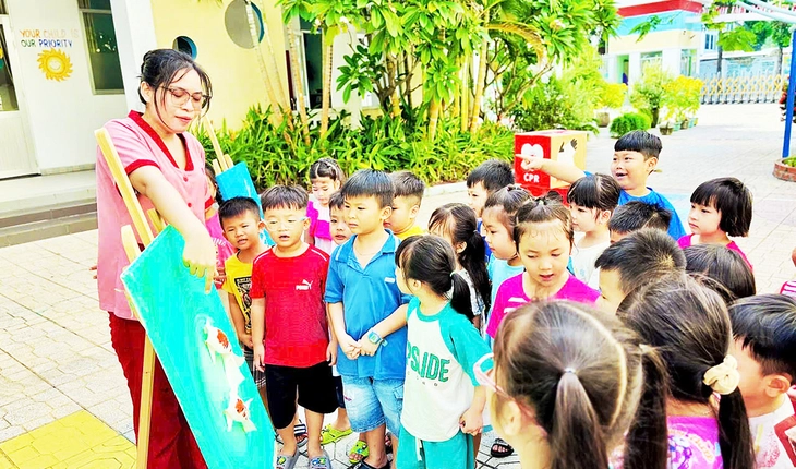 Les enseignants et les élèves de maternelle sont en dehors de la politique de soutien : Parce que l'école n'est pas située dans un parc industriel - Photo 1. mầm non - Ảnh 1.