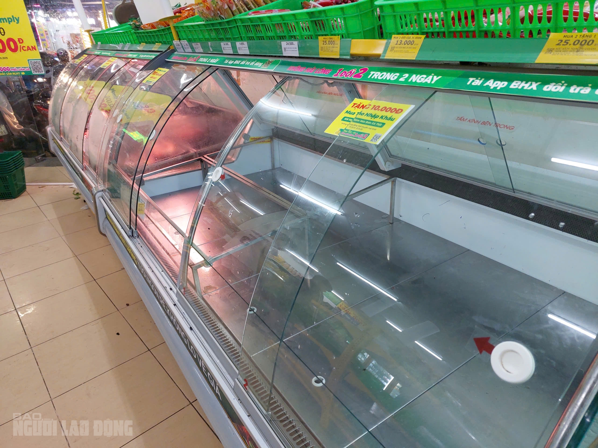 Người dân Đà Nẵng đổ xô mua lương thực tích trữ trước bão số 12 Fengshen - Ảnh 8.