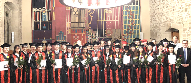 De ce s-a încheiat programul medical vietnamez-german al Universității de Medicină Pham Ngoc Thach? - Fotografia 1. Chương trình y Việt - Đức của Trường đại học Y khoa Phạm Ngọc Thạch chấm dứt, vì sao?- Ảnh 1.