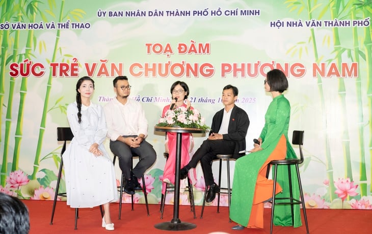 ដីមានជីជាតិសម្រាប់អ្នកនិពន្ធវ័យក្មេងដើម្បីអភិវឌ្ឍទេពកោសល្យ - រូបថត ១. nhà văn trẻ - Ảnh 1.