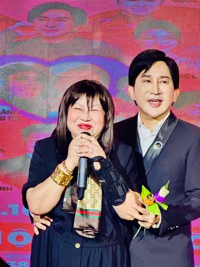 Nghe Kiều Lệ Tâm 78 tuổi ca vọng cổ, Minh Vương, Kim Tử Long khóc - Ảnh 2.