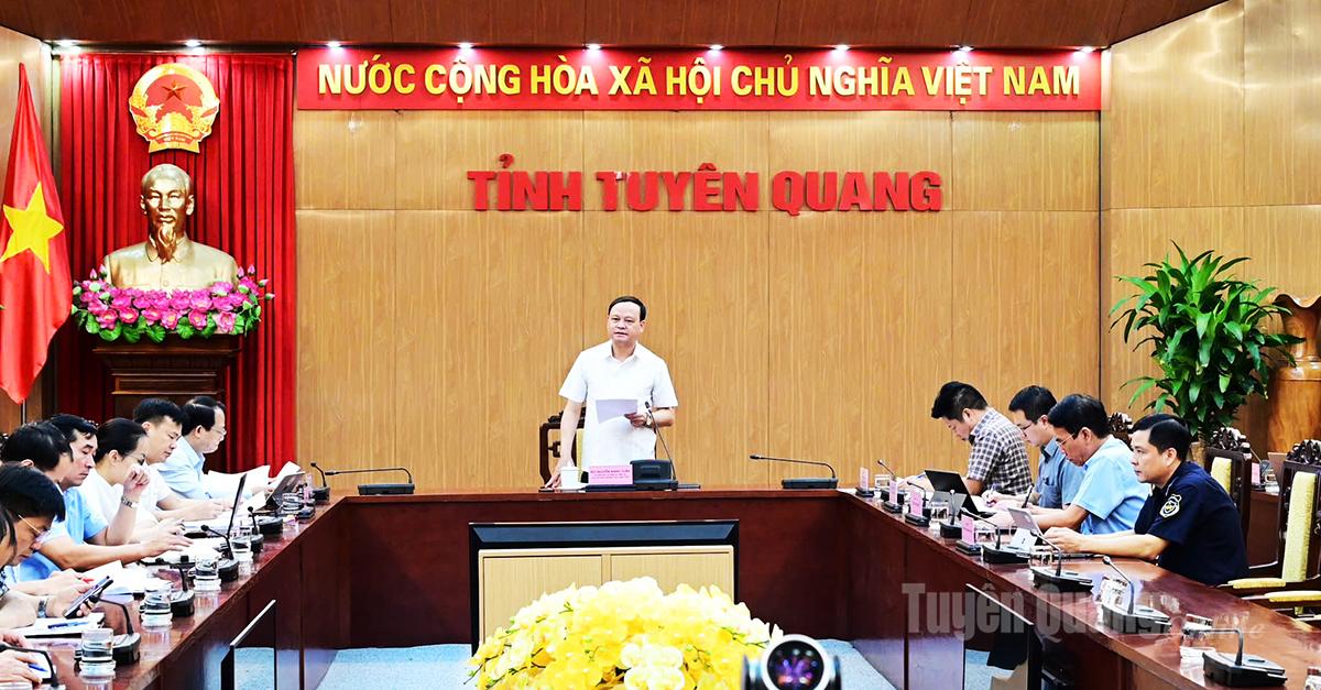 Kamerat Nguyen Manh Tuan, medlem av den provinsiale partiets stående komité og fast nestleder i den provinsiale folkekomiteen, holdt en tale på møtet.