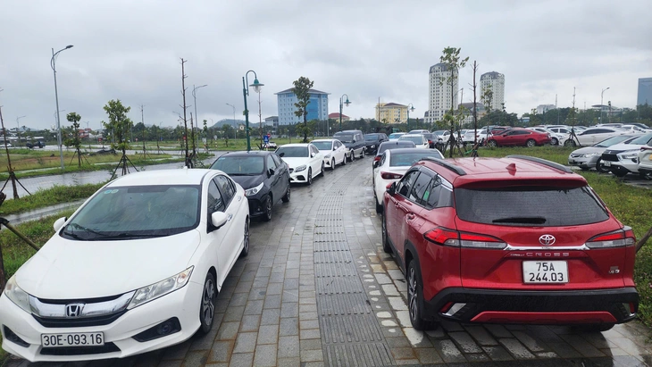 Huế: học sinh nghỉ học 2 ngày tránh bão, dời địa điểm tổ chức chung kết Đường lên đỉnh Olympia - Ảnh 1.