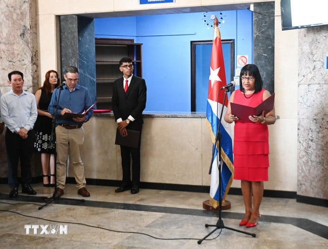 ttxvn-trien-lam-anh-65-nam-quan-he-cuba-viet-nam-4.jpg
