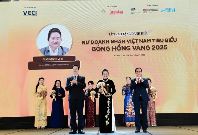 Uhonorowanie wybitnych wietnamskich przedsiębiorczyń Złotą Różą 2025 – zdjęcie 2. Vinh danh các nữ doanh nhân Việt Nam tiêu biểu Bông Hồng Vàng năm 2025- Ảnh 2.