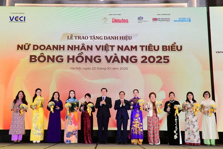 Uhonorowanie wybitnych wietnamskich przedsiębiorczyń Złotą Różą 2025 – zdjęcie 4. Vinh danh các nữ doanh nhân Việt Nam tiêu biểu Bông Hồng Vàng năm 2025- Ảnh 4.