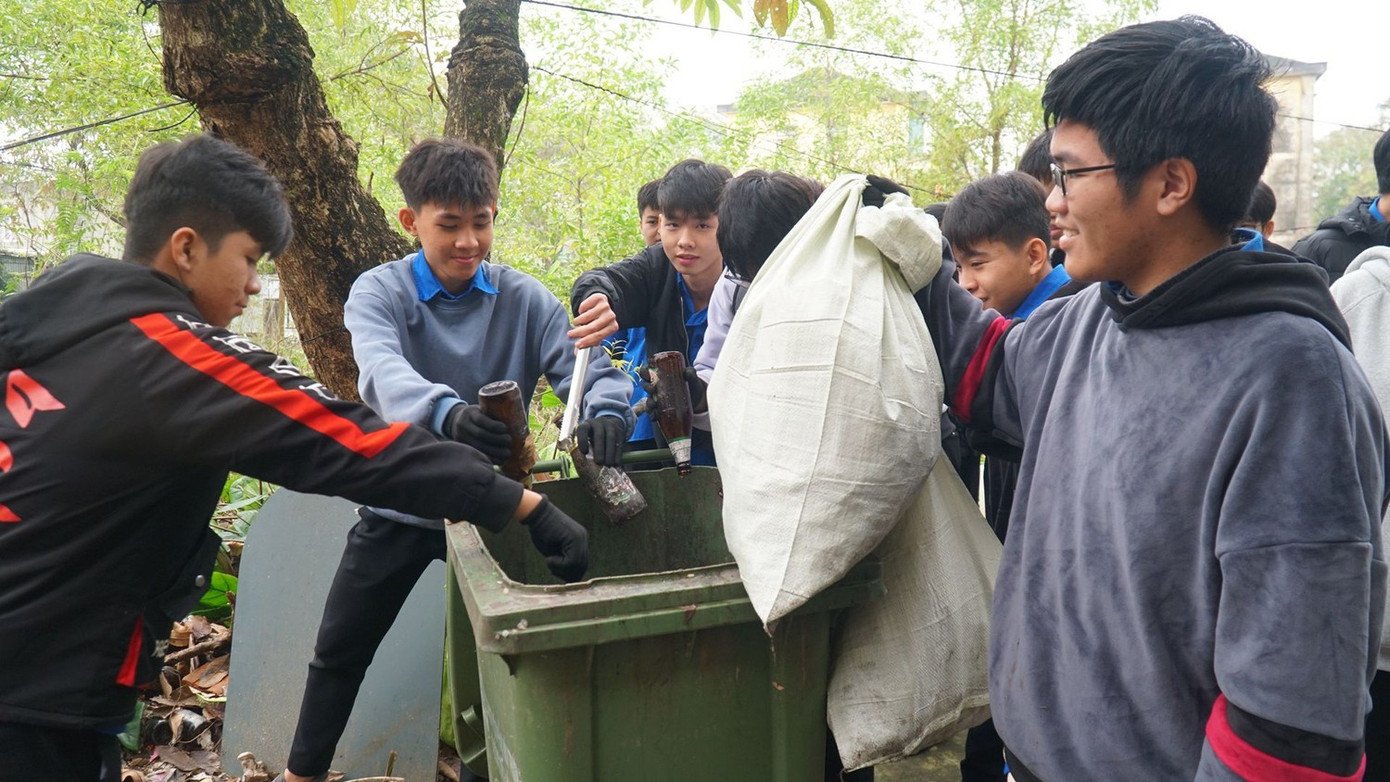 hs-hue-thu-gom-rac-thai-4.jpg