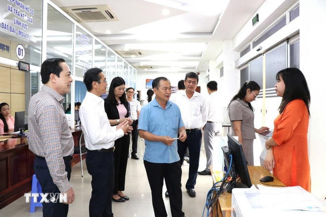 ttxvn-vinh-long-2-cap-2.jpg