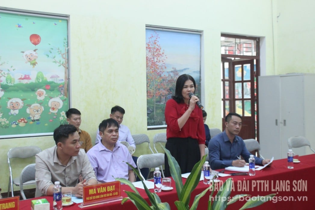 នាយកសាលាបឋមសិក្សាយ៉េនប៊ិញបានរាយការណ៍អំពីការខូចខាតសាលារៀននៅក្នុងឃុំ។