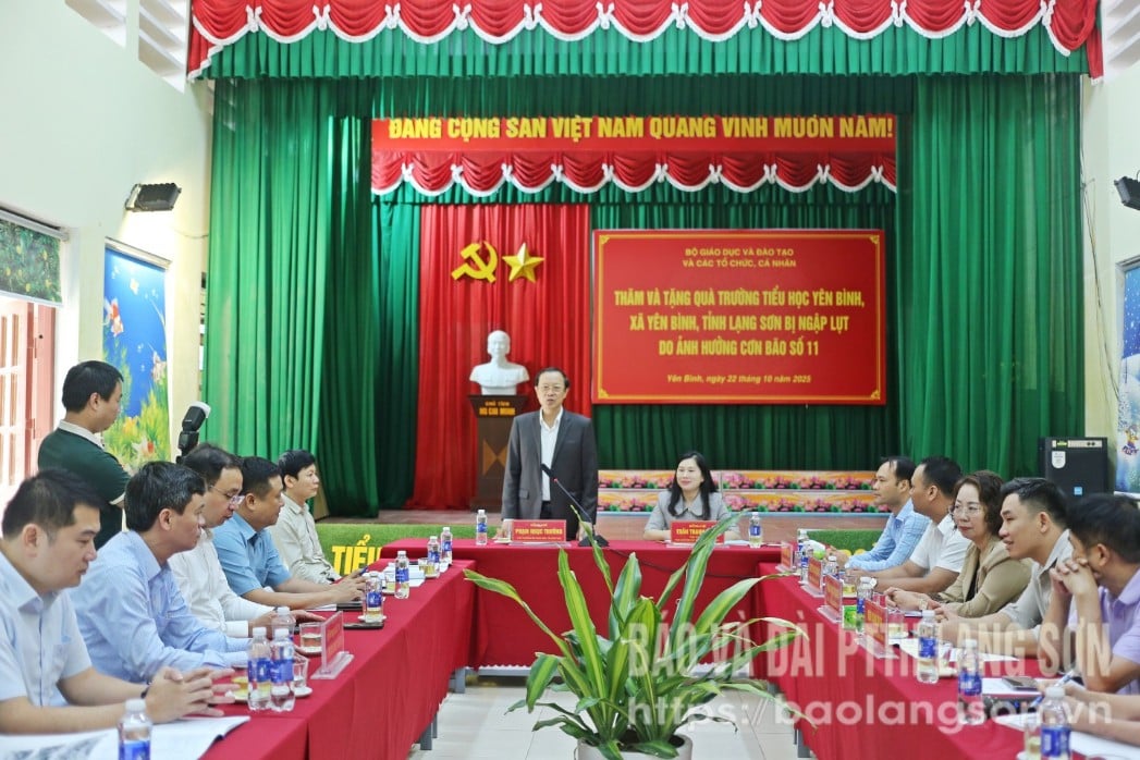 អនុរដ្ឋមន្ត្រី​អចិន្ត្រៃយ៍​ក្រសួង​អប់រំ និង​បណ្តុះបណ្តាល ថ្លែង​ក្នុង​ពិធី​ចែក​អំណោយ។
