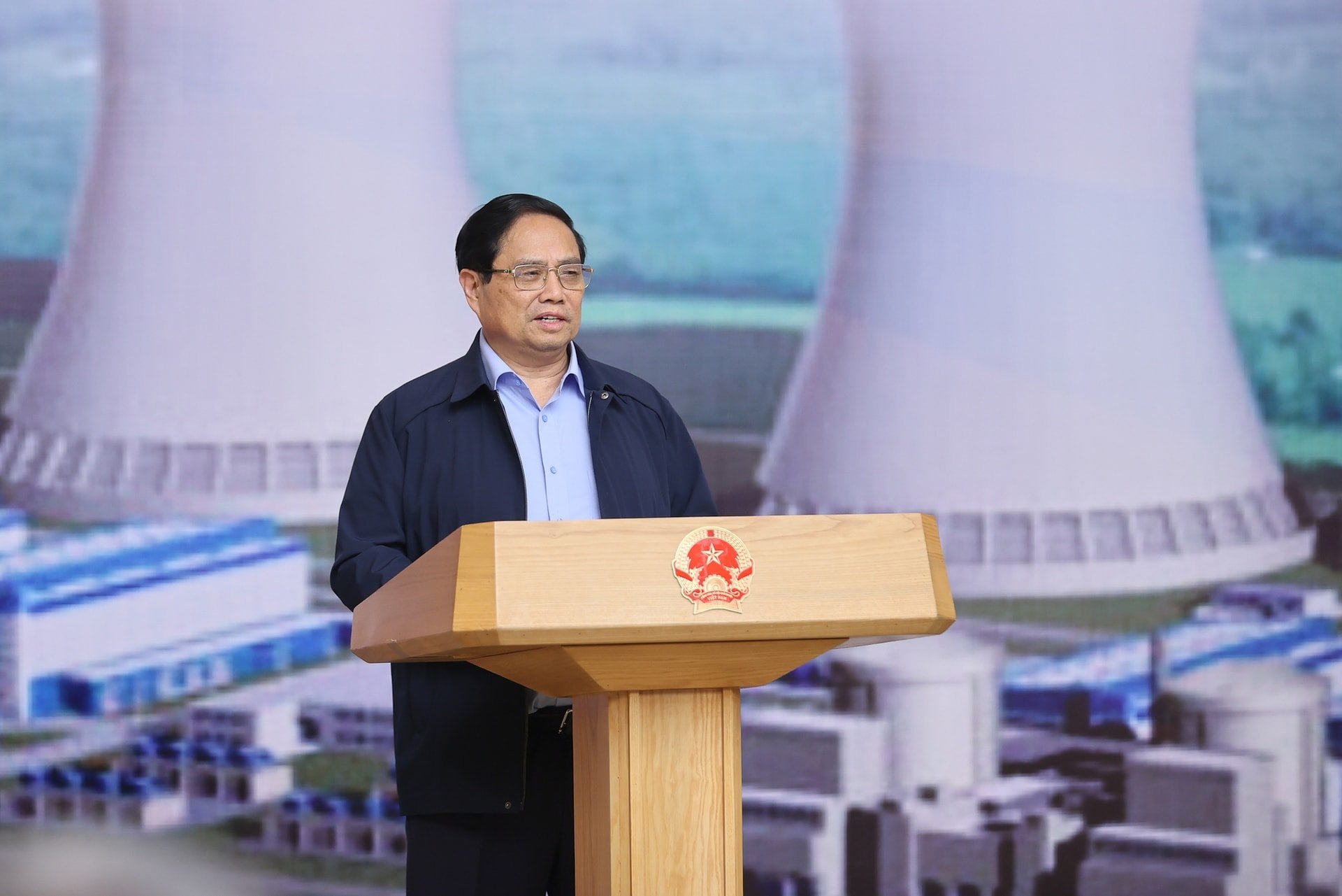 นายกรัฐมนตรีเป็นประธานการประชุมคณะกรรมการอำนวยการก่อสร้างโรงไฟฟ้านิวเคลียร์ ครั้งที่ 3 - ภาพที่ 1 Thủ tướng chủ trì phiên họp thứ 3 Ban Chỉ đạo xây dựng nhà máy điện hạt nhân- Ảnh 1.