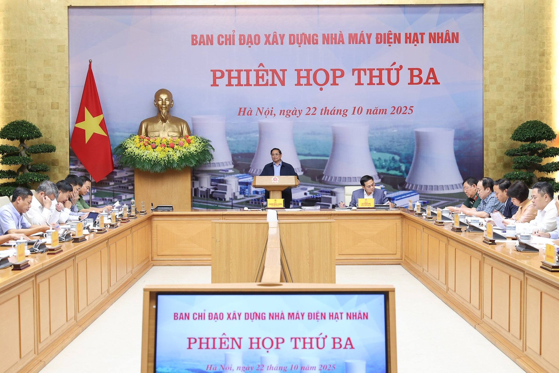 นายกรัฐมนตรีเป็นประธานการประชุมคณะกรรมการอำนวยการก่อสร้างโรงไฟฟ้านิวเคลียร์ ครั้งที่ 3 - ภาพที่ 2 Thủ tướng chủ trì phiên họp thứ 3 Ban Chỉ đạo xây dựng nhà máy điện hạt nhân- Ảnh 2.