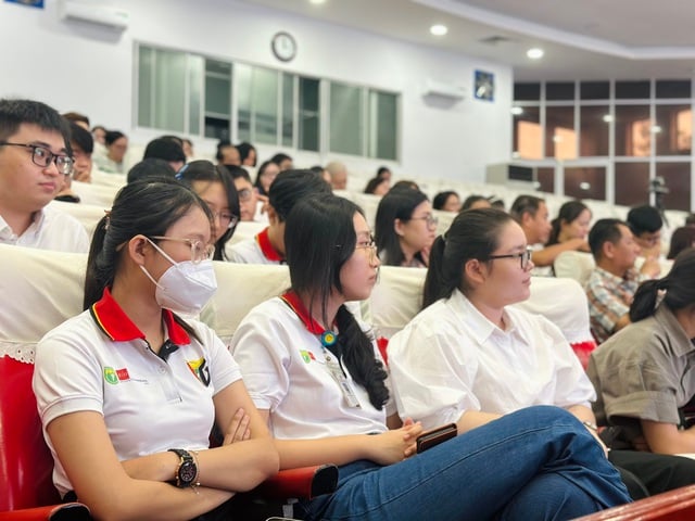 Sinh viên Trường ĐH Y khoa Phạm Ngọc Thạch đọc 'tâm thư' trong buổi đối thoại - Ảnh 4.