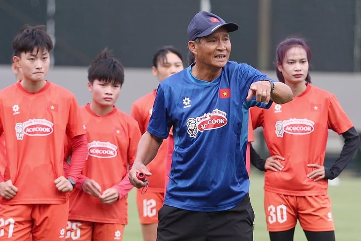 El equipo femenino de Vietnam comienza el camino hacia la victoria de la medalla de oro en los 33º Juegos del Sudeste Asiático - Foto 1. đội tuyển nữ - Ảnh 1.