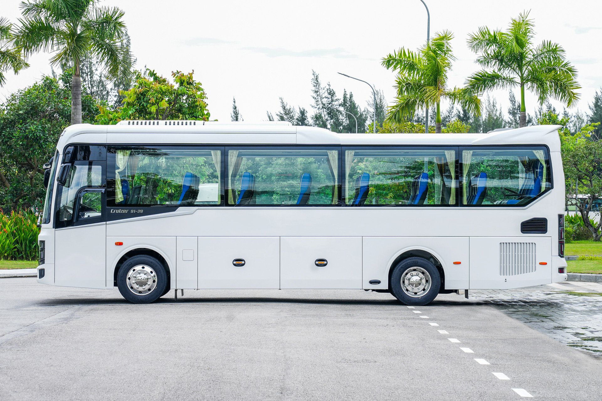 THACO Cruiser 91s exterior