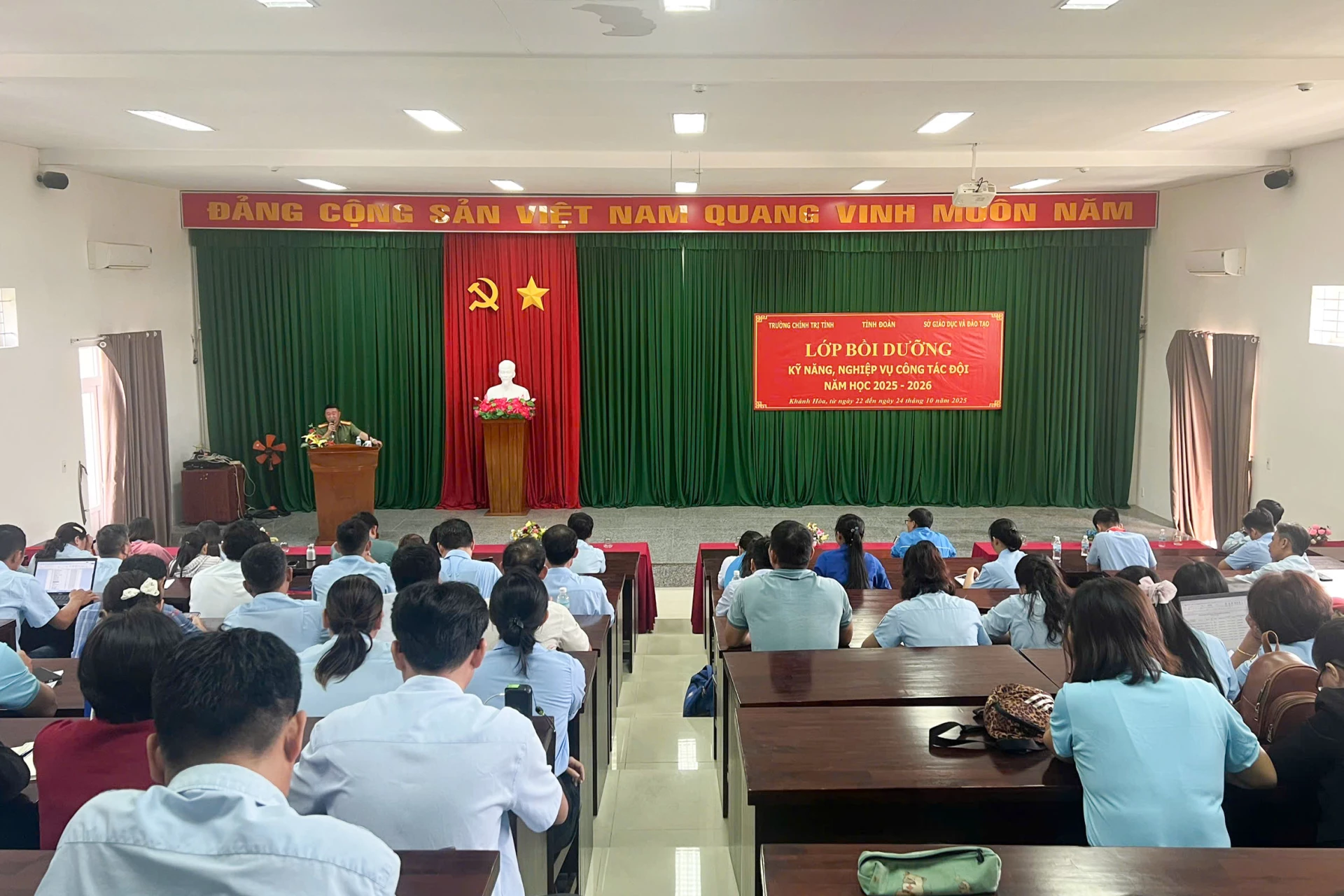 Quang cảnh lớp bồi dưỡng.