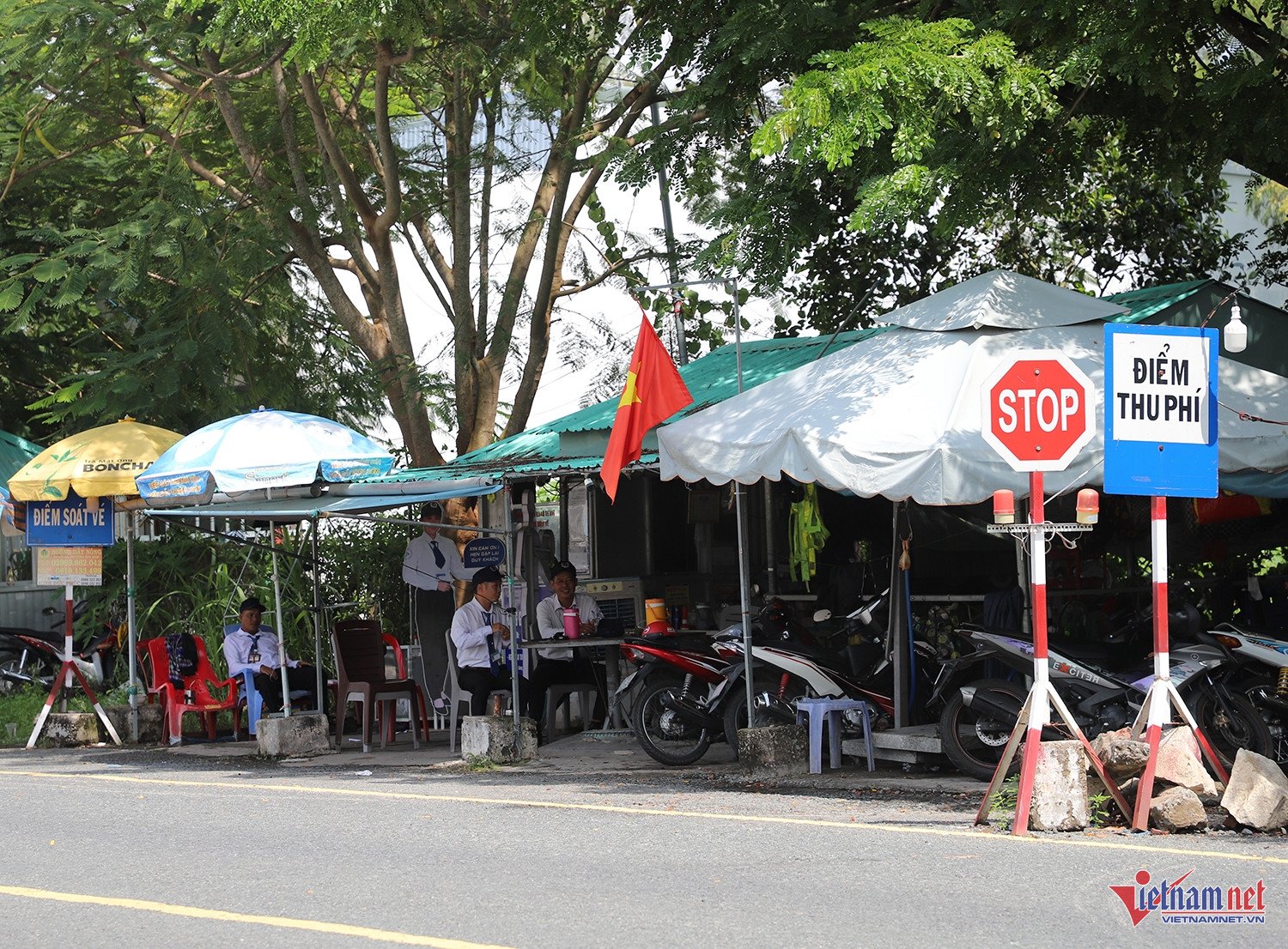 W-Sam Mountain toll collection point.JPG.jpg