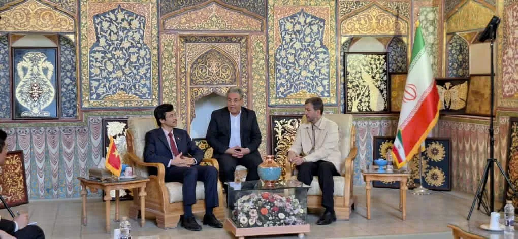 駐イランベトナム大使館がエスファハーン州を訪問し活動 Đại sứ quán Việt Nam tại Iran thăm, làm việc tỉnh Esfahan