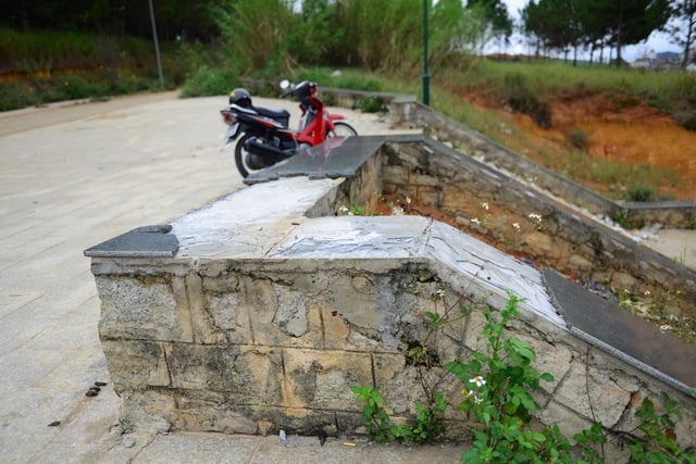 Sân Đà Lạt hàng trăm tỉ đồng bị xuống cấp nghiêm trọng, rất nhếch nhác: Quá lãng phí!- Ảnh 5.