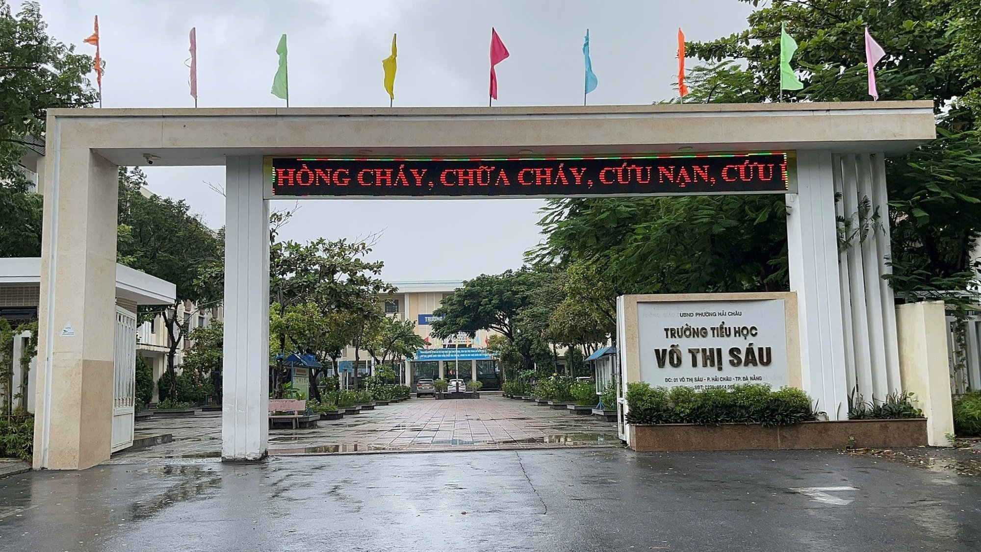 Trường học mở cửa cho dân đưa xe tránh ngập, bố trí trú bão Fengshen miễn phí- Ảnh 1.