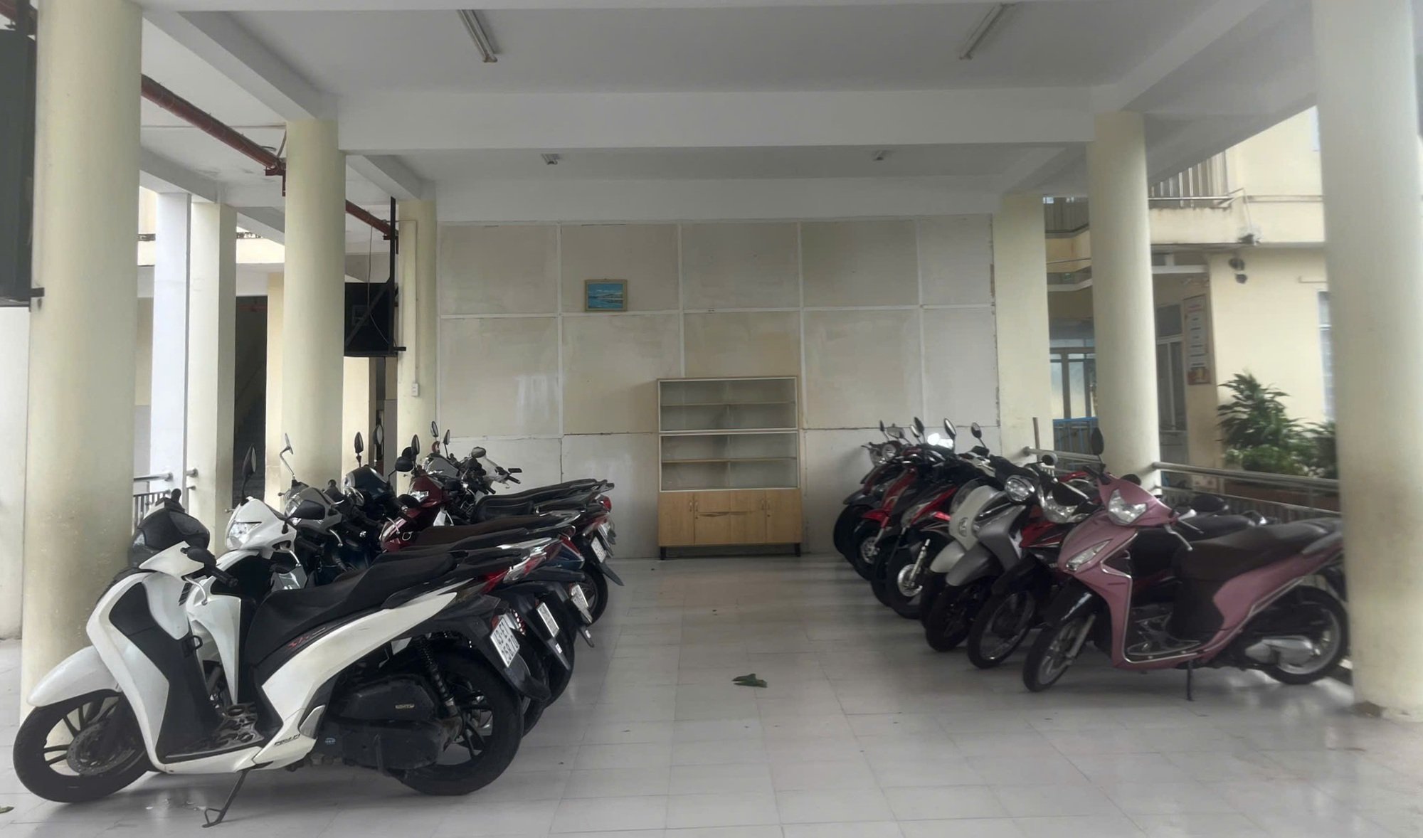 Trường học mở cửa cho dân đưa xe tránh ngập, bố trí trú bão Fengshen miễn phí- Ảnh 9.