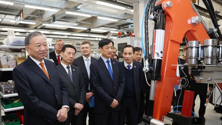 vna-potal-tong-bi-thu-to-lam-tham-dai-hoc-aalto-8355252.jpg