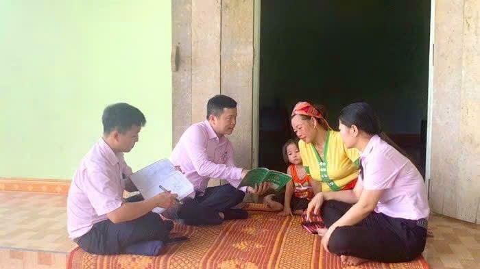 can-bo-tin-dung-nhcsxh-anh-son-tan-tinh-huong-dan-nhan-dan-su-dung-von-vay-phat-trien-kinh-te-cai-thien-doi-song-1084.jpg