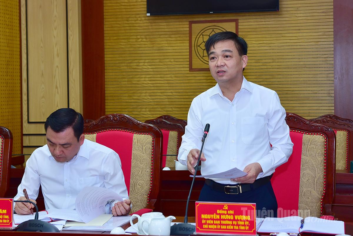 Comrade Nguyen Hung Vuong, Head of the Provincial Party Committee's Inspection Commission, reported on the results of the implementation of inspection, supervision and party discipline enforcement tasks since the merger and the directions and tasks in the coming time.